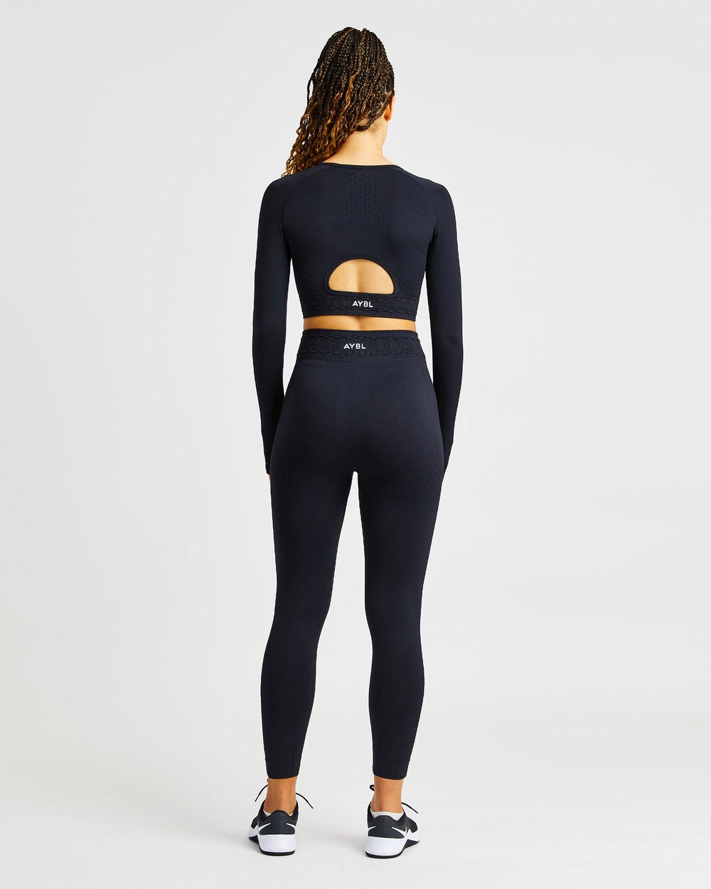 AYBL Elevate Seamless Long Sleeve Crop Top Czarne | 674901-AKE