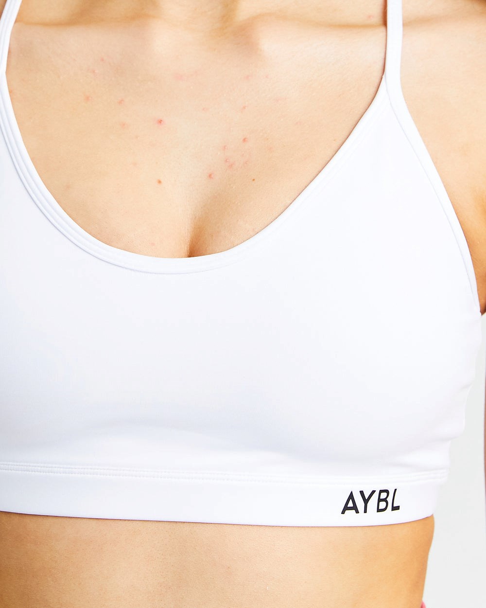 AYBL Essential V Neck Sports Bra Białe | 341960-IQT