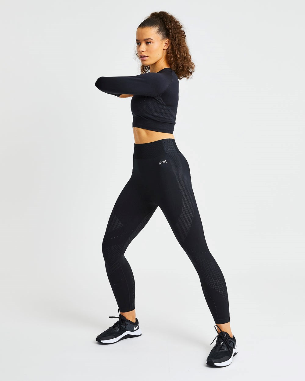 AYBL Ignite Seamless Long Sleeve Crop Top Czarne | 172053-WSF