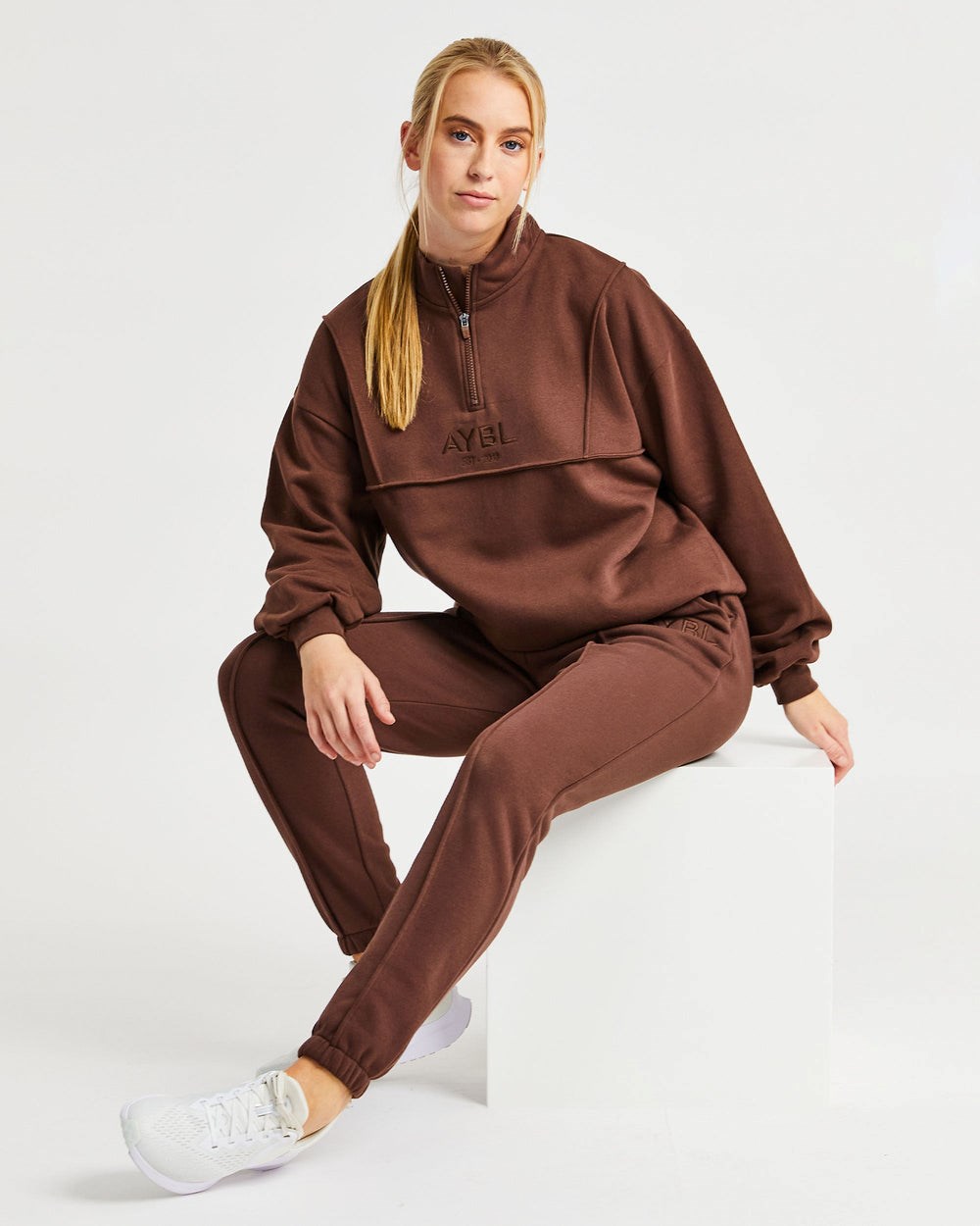 AYBL Luxe Joggers Brązowe | 642730-DYI