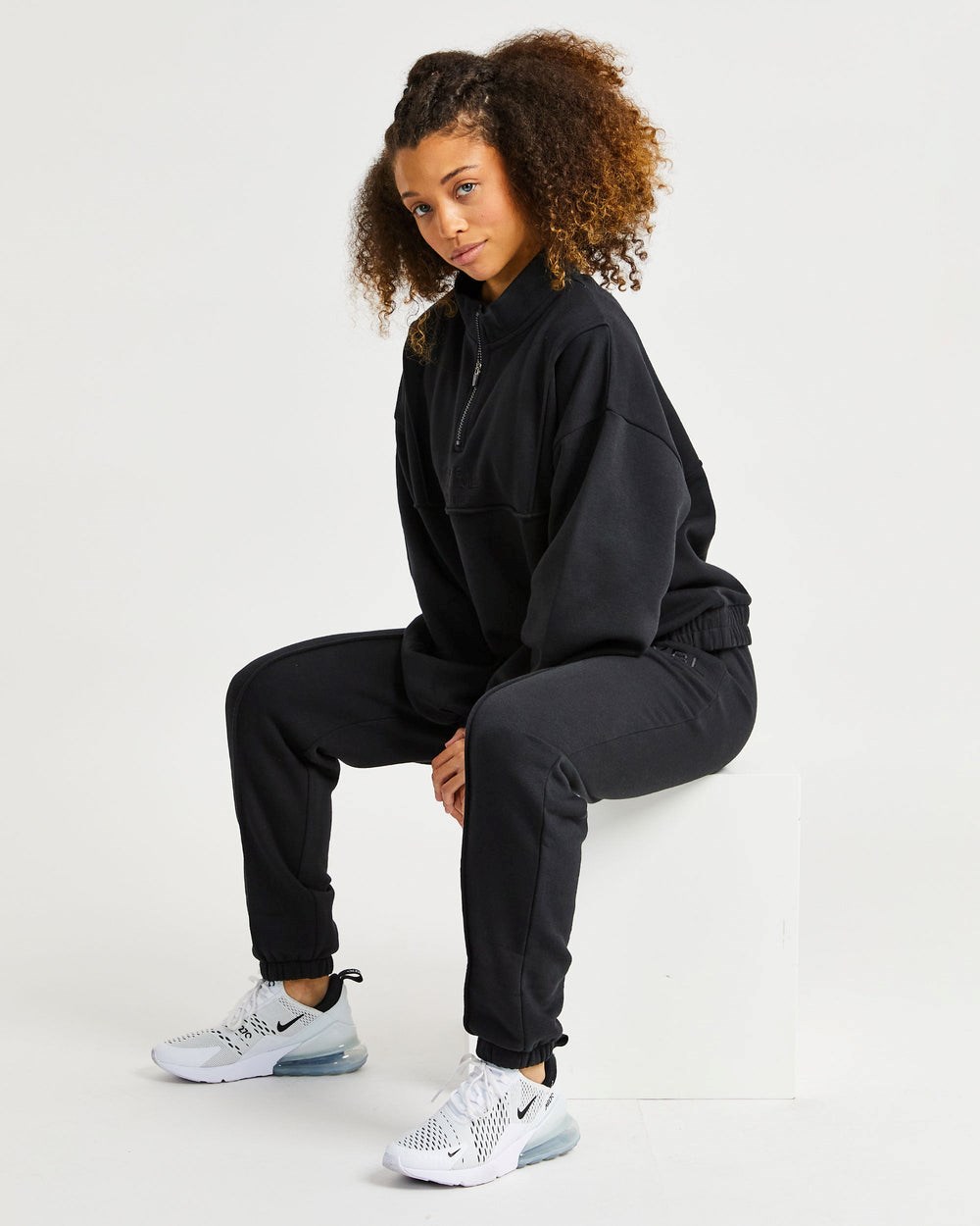 AYBL Luxe Joggers Czarne | 516927-WCV