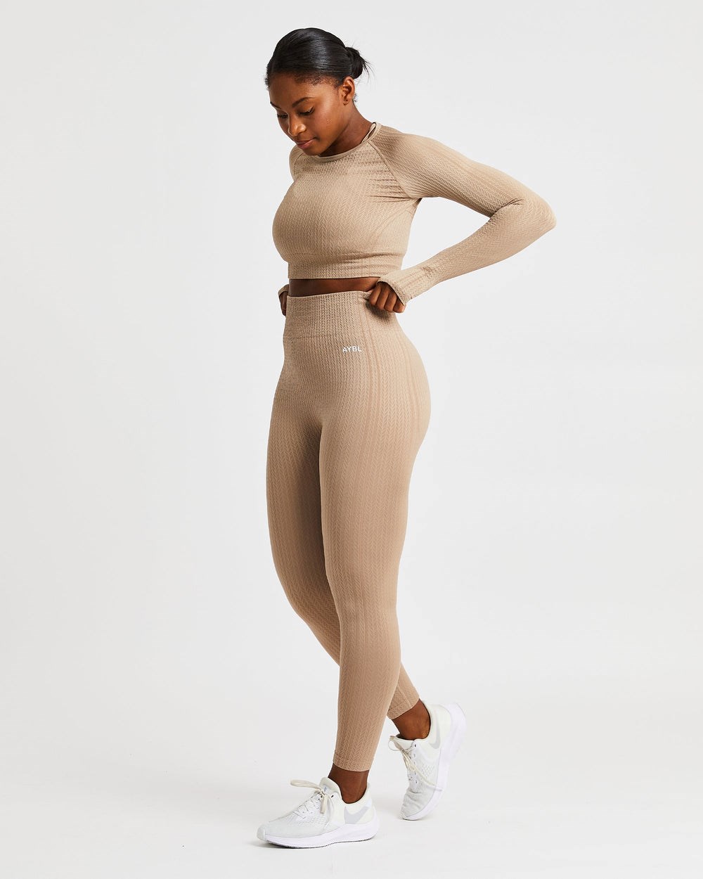 AYBL Luxe Seamless Long Sleeve Crop Top Mocha | 120538-UZL