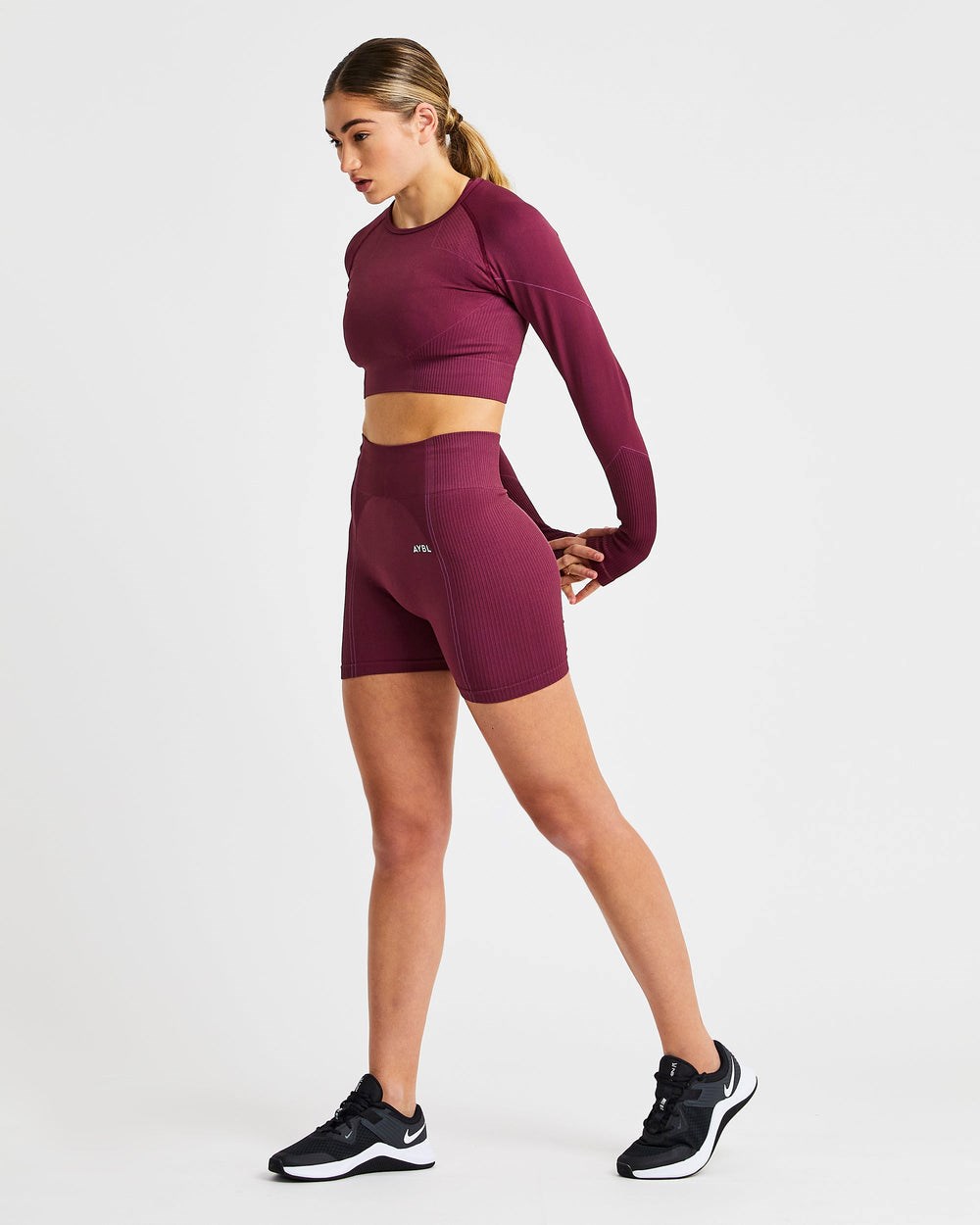 AYBL Reflex Seamless Long Sleeve Crop Top Plum | 802463-OYH