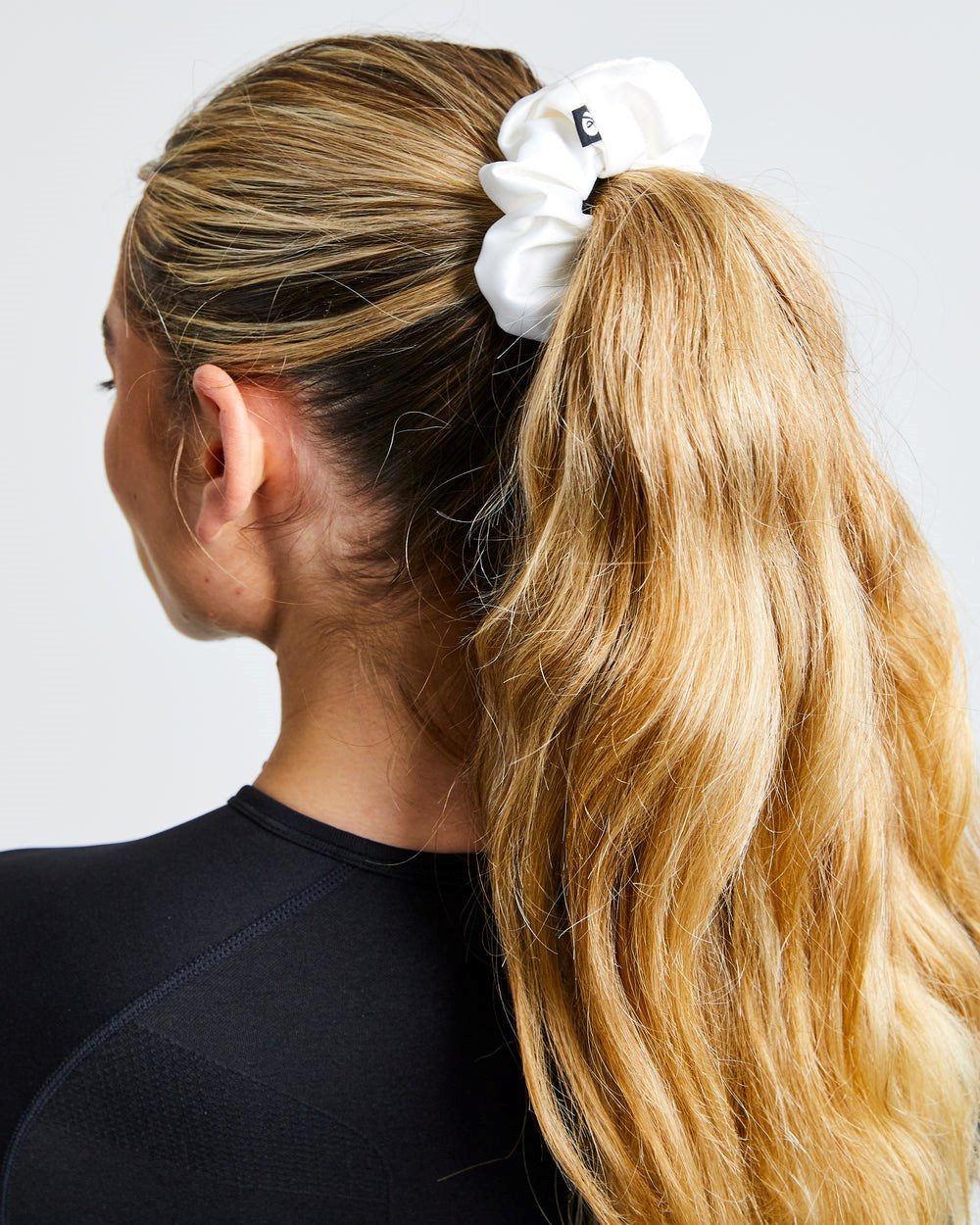 AYBL Scrunchie 4 Pack White/Black/Charcoal/Navy | 837641-KEJ