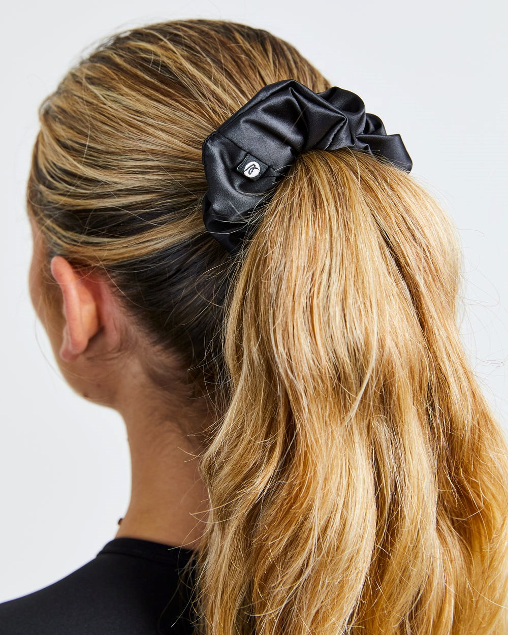 AYBL Scrunchie 4 Pack White/Black/Charcoal/Navy | 837641-KEJ